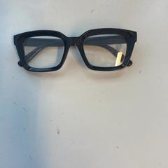 眼鏡 Brul がiLostで Pathé Schouwburgplein によって報告されました