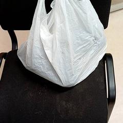 Tasje Wit plastic, como reportado por Qbuzz GD Groningen Peizerweg utilizando o iLost