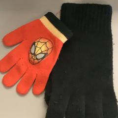 Gants Red, black, a été signalé par MEININGER Hotel Budapest Great Market Hall utilisant iLost