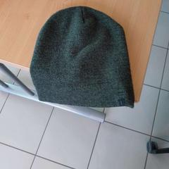 Bonnet bonnet laine vert, a été signalé par TCL utilisant iLost