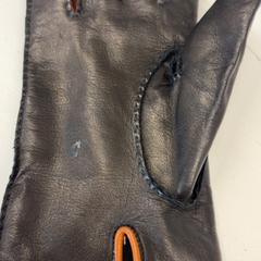 手袋 がiLostで Het Amsterdamse Winterterras によって報告されました