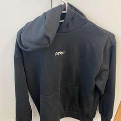 Sudadera Schwarz von Chapter Young, ha sido reportado por Wilmering Vechta con iLost