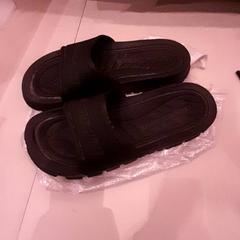 Pantofole Slipper, come riportato da Van der Valk Hotel Schiphol utilizzando iLost