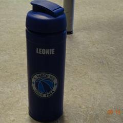 Fľaša donkerblauw  met sticker van K. VABCO MOL, ako bolo nahlásené Gemeente Leopoldsburg pomocou iLost