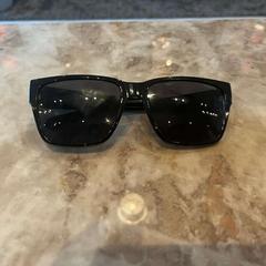 Sonnenbrille, gemeldet von Van der Valk Hotel Gorinchem über iLost