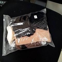 Roupa, segundo informou ilévia usando iLost