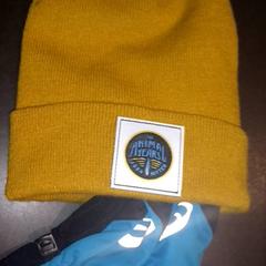 Muts met handschoenen, zoals gemeld door TivoliVredenburg met iLost