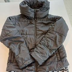 Casaco zwart, Therma-Fit merk Nike, met capuchon, como reportado por Centraal magazijn utilizando o iLost