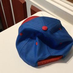 Kšiltovka Blauw en rood, jak nahlášeno IKEA Wilrijk pomocí iLost
