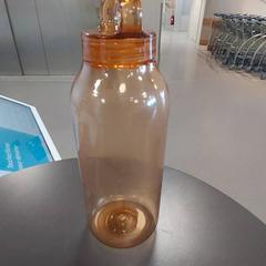 Bottiglia Transparente en plastique, come riportato da IKEA Strasbourg utilizzando iLost