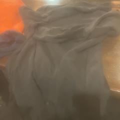 Pulóver Khaki, amint azt Café Leentje az iLost segítségével jelentette.