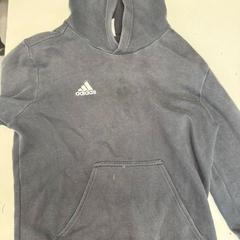 아동용 스웨터 Adidas, iLost를 사용하여 Avonturenpark Hellendoorn에 보고됨