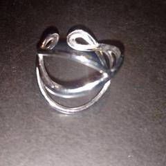 Anell, segons ha informat TivoliVredenburg mitjançant iLost