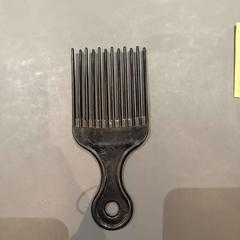 Kamm zwart plastic, gemeldet von Van der Valk Hotel Deventer über iLost