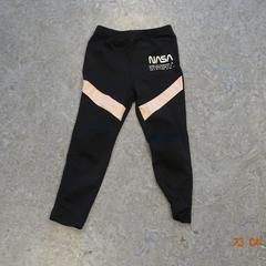 Pantalones de chándal Zwart roze, ha sido reportado por Gemeente Leopoldsburg con iLost