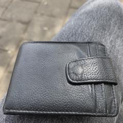 Black leather Wallet, ha sido reportado a iLost
