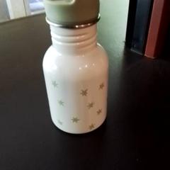 마시는 병 Witte fles met sterren, iLost를 사용하여 Apenheul에 보고됨
