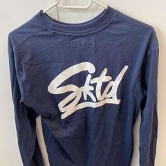Pulóver Blau von ZARA, amint azt Wilmering Vechta az iLost segítségével jelentette.
