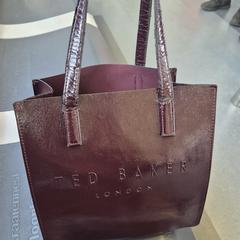 Tas Ted Baker Bordeauxrood, iLost에 보고됨