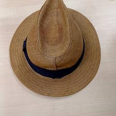 모자 Marron, iLost를 사용하여 IKEA Orléans - Ardon에 보고됨