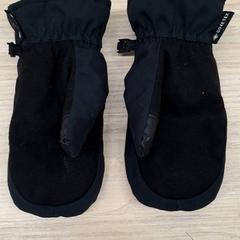 Mitaines, a été signalé par IKEA Jönköping utilisant iLost