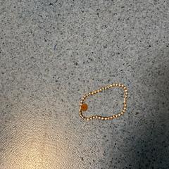 Karkötő, amint azt Breng Arnhem az iLost segítségével jelentette.