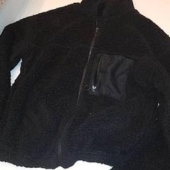 Mellény Zwart, amint azt Van der Valk Hotel Schiphol az iLost segítségével jelentette.