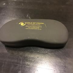 Brillendoosje, como reportado por Qbuzz U-OV utilizando o iLost