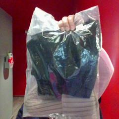 Ubranie pair of leggings and a hat, zgłoszono przez MEININGER Hotel Roma Termini przy użyciu iLost