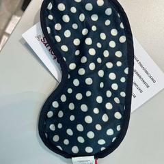 Maska do spania zwart met stippen, zgłoszono przez Gebo Tours przy użyciu iLost