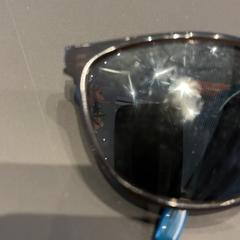 Occhiali da sole, come riportato da Rotterdam Ahoy utilizzando iLost