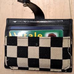 Cardholder, as reported by IKEA Lyon Grand Parilly using iLost