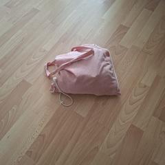 roze tas met sportspullen koptelefoon, iLost'a bildirildiği gibi