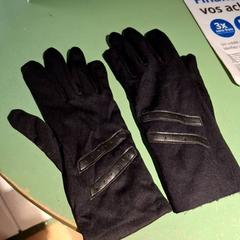 Handskar, rapporterat av IKEA Villiers-sur-Marne med iLost