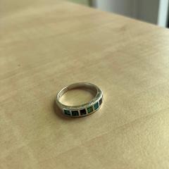 Ringe met groene steentjes, som rapportert av Gemeente Stichtse Vecht ved bruk av iLost