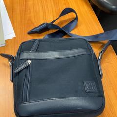 Mala de tiracolo, como reportado por Arriva Achterhoek-Rivierenland utilizando o iLost