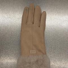 Kesztyű pravá, amint azt IKEA Praha – Černý Most az iLost segítségével jelentette.