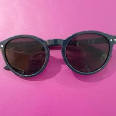 Gafas de sol, segundo informou Gemeente Oost Gelre usando iLost