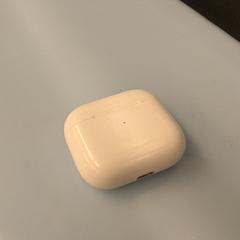 Airpods charging box only no earpieces inside it, iLost-i jakinarazi zaion moduan