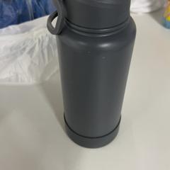 Vizesüveg, amint azt Silver Sands Beach az iLost segítségével jelentette.