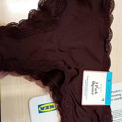 Spodní prádlo Féminin, jak nahlášeno IKEA Brest Guipavas pomocí iLost