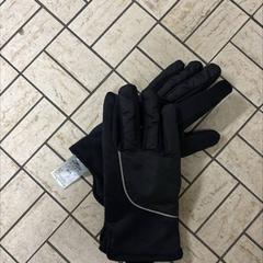 Vestiario - Handschoenen, come riportato da Centraal magazijn utilizzando iLost