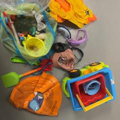 Kids toys، كما تم الإبلاغ عنه بواسطة Silver Sands Beach عبر iLost
