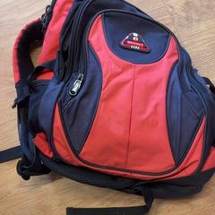 Hátizsák, amint azt GVB az iLost segítségével jelentette.