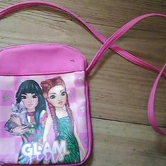Dětská školní taška glam girls, jak nahlášeno Het Spoorwegmuseum pomocí iLost