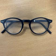 Glasögon zwart, rapporterat av VITAZ campus Sint-Niklaas med iLost