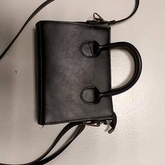 Håndveske, som rapportert av Regio West-Vlaanderen ved bruk av iLost