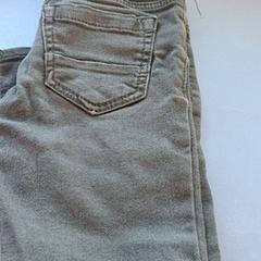 Nadrág, amint azt Madurodam az iLost segítségével jelentette.