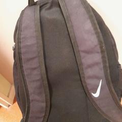 حقائب حمل وحقائب اليد noir، كما تم الإبلاغ عنه بواسطة TCL عبر iLost