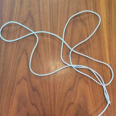 Wit usb-c snoer، كما تم الإبلاغ عنه عبر iLost